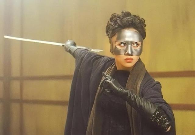 梅艳芳|《东方三侠》：梅艳芳，张曼玉，杨紫琼，谁是最美女星？