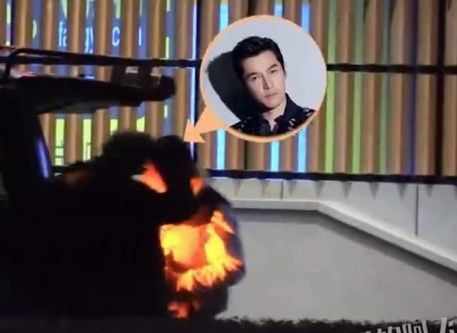 胡歌|胡歌与朋友聚餐，拥抱送礼物，被赞十分暖心！