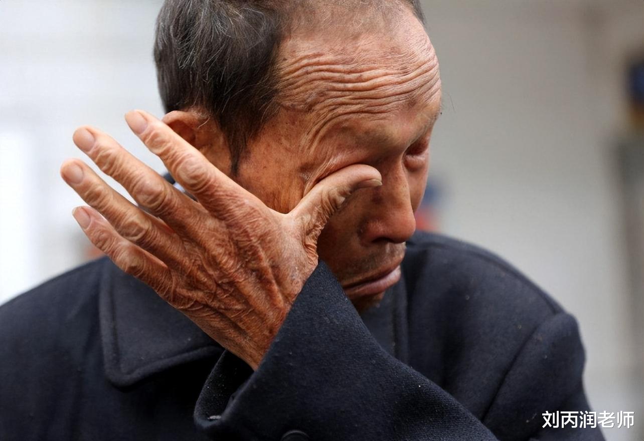为啥现在很多老人去世,子女在葬礼上没掉一滴眼泪?看完就明白了
