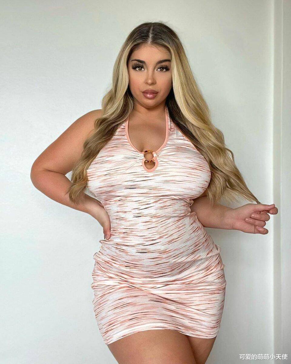 来自美国的豪华大码模特玛德琳-凯特