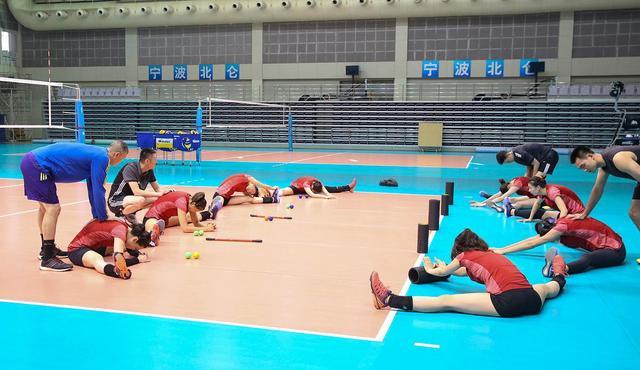 湖人队|蔡斌号召力不足，还是打算重组国家队？4位女排世界冠军缺席集训