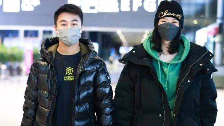 奚梦瑶|奚梦瑶何猷君合体现身!一身穿搭超10万,女方有望接手家族产业