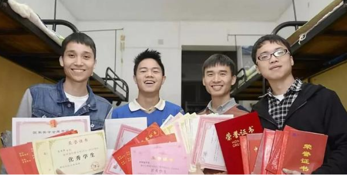 学霸|父母的职业对子女有影响？这类职业的家长，更容易培养出“学霸”