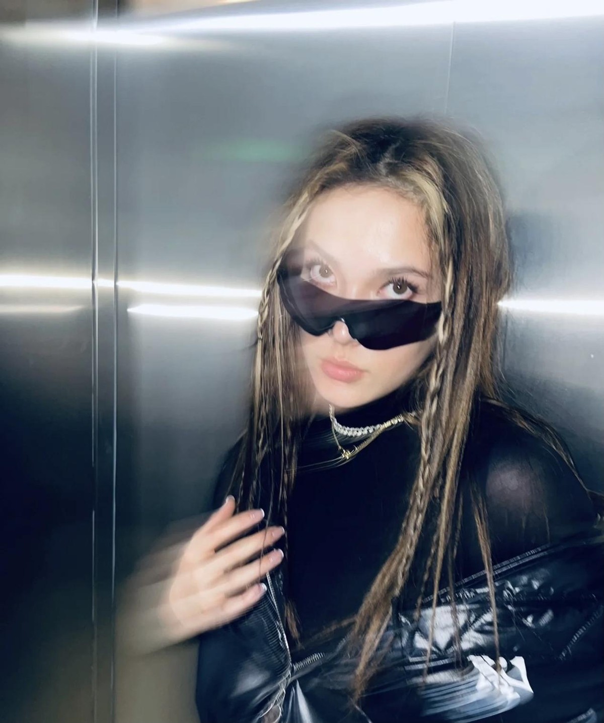 央视|谷爱凌上央视教健身,18岁发育成熟!穿紧身衣教课,身材火辣