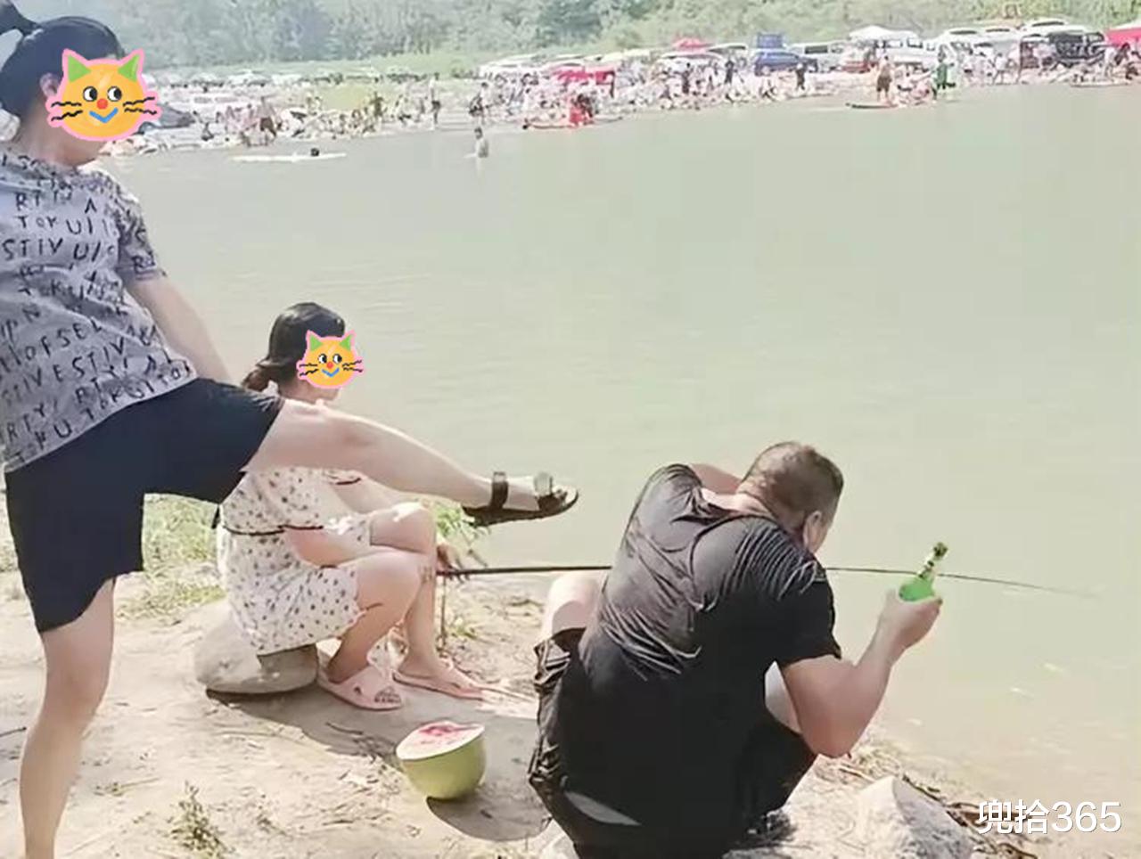 |男子户外教女同事钓鱼，老婆一顿臭骂加飞起一脚，上岸后他这样做