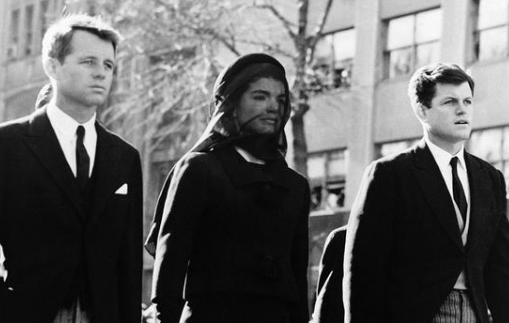 杰奎琳|杰奎琳:20多岁嫁给肯尼迪,30多岁就遭嫌弃,拿着几千万优雅转身