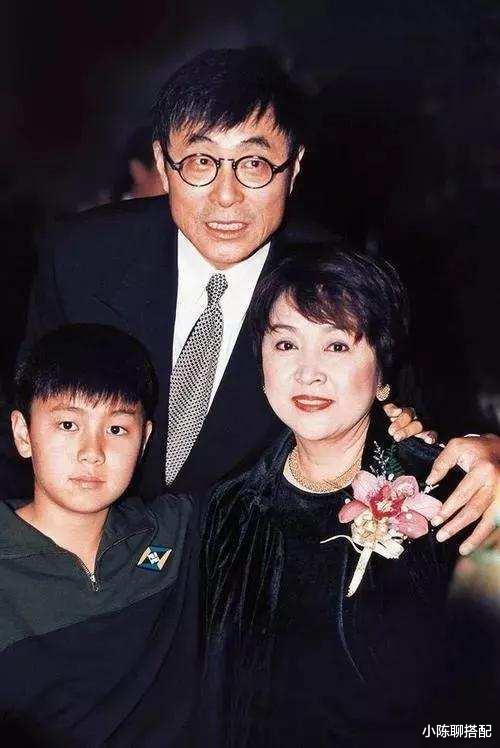 穿衣搭配|“初代琼瑶女郎”甄珍，穿衣讲究，发型清爽，74岁也贵气十足