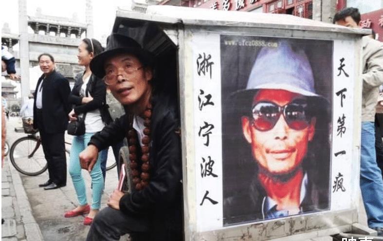 自驾|35年拉“房车”徒步30万公里，“天下第一疯”谢建光，长眠于拉萨