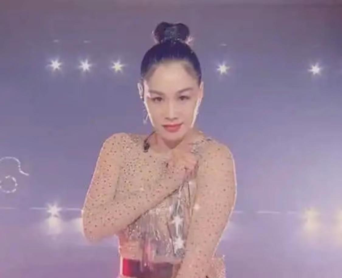 钟丽缇|17位混血女星现状：李嘉欣家庭美满，钟丽缇发福，卢靖珊官宣当妈