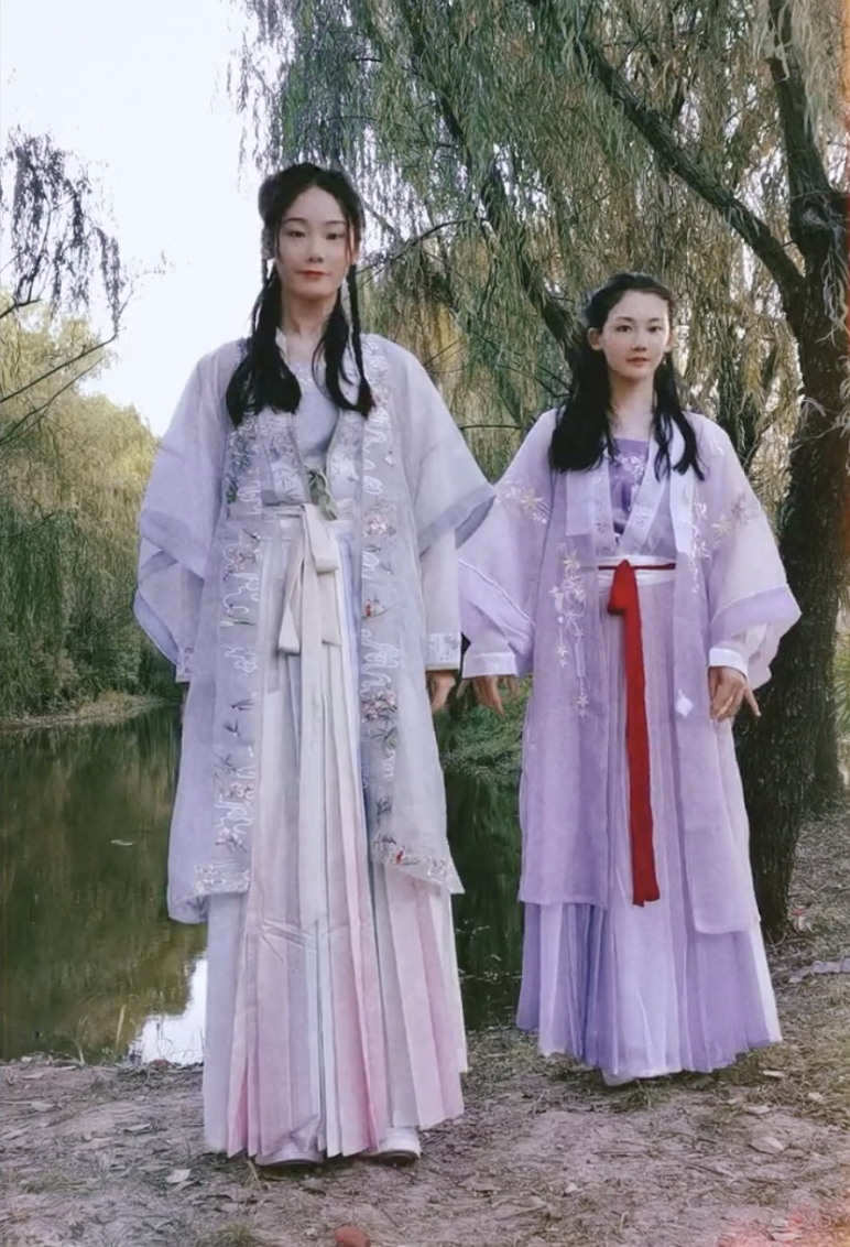 苗苗|苗苗再次和妹妹共舞,穿古装仙气十足,网友:非要让妹妹出道吗