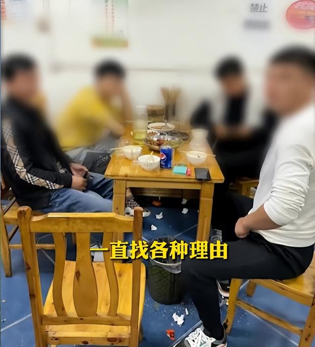 五名男子吃饭共消费133元,要求老板少收100元,店主报警后才付款!