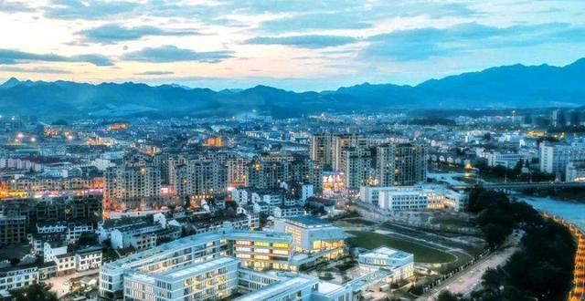 浙江省|浙江面积最大的地级市，比杭州、宁波都要大，资源丰富、美景众多