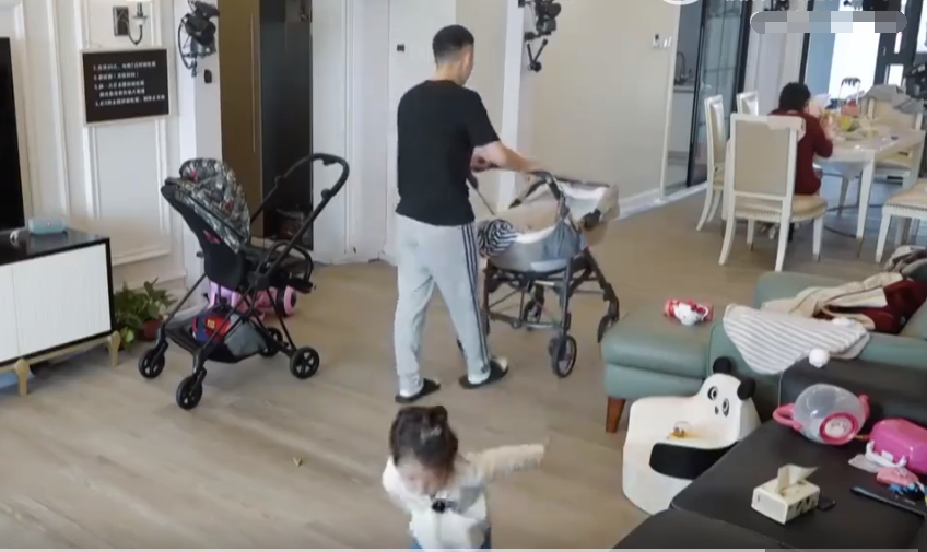 哈尔滨啤酒|离婚前吴雅婷王栎鑫哄孩子一幕,妈妈太能干,丈夫像哥哥