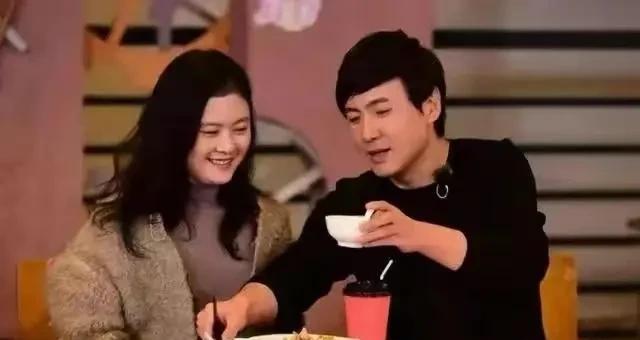 王琦|沈腾曝婚变后,老婆王琦抱儿子公开露面,腹部凸起明显被猜怀二胎