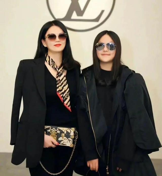 王诗龄|肉嘟嘟的王诗龄不复存在,现在是名媛“诗龄”,时尚且气质满分