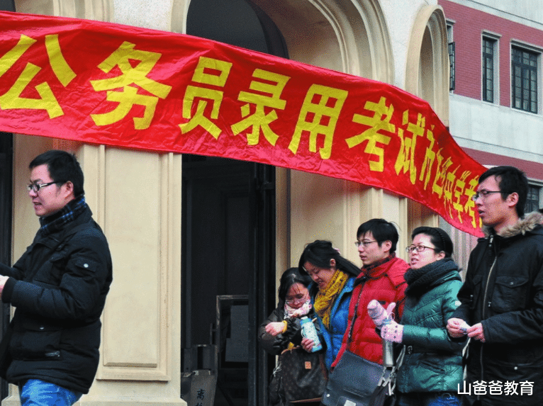 招聘|2022公务员招聘发生变化，或将不以招考为主，部分学生可免试上岗