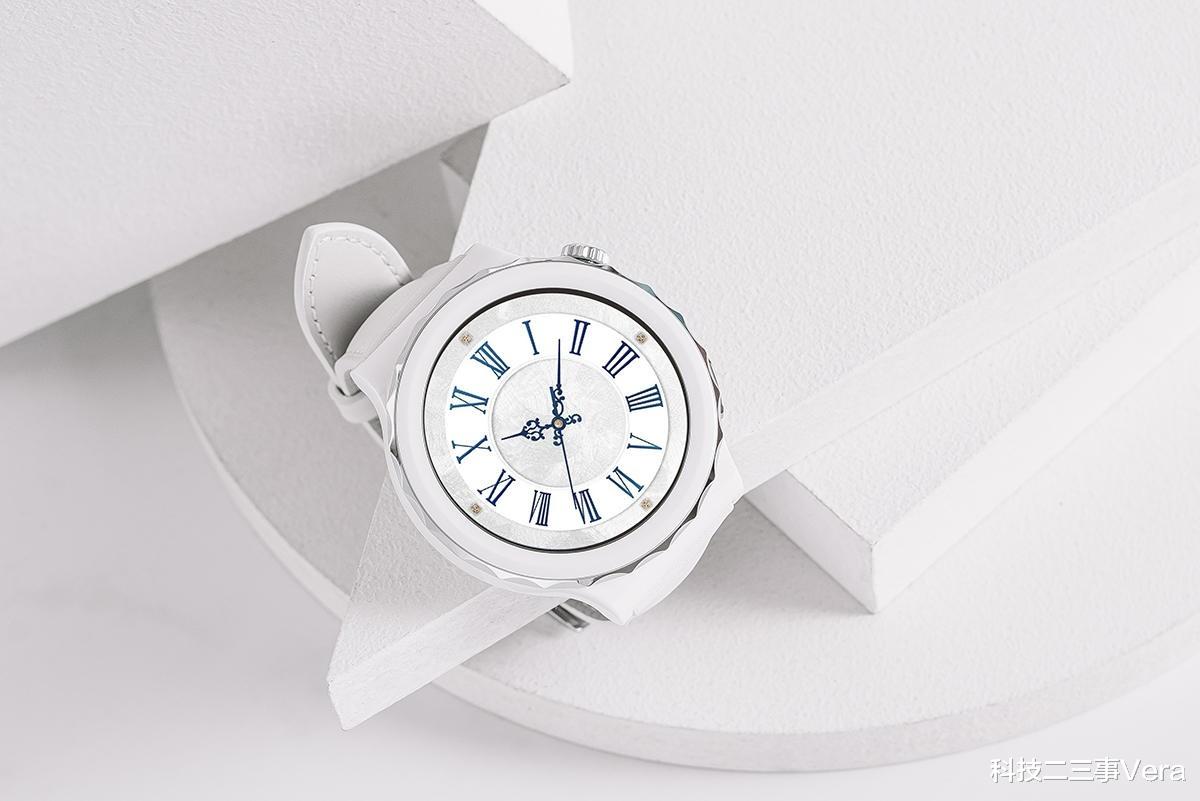 华为watch|华为WATCH GT 3 Pro高颜值开箱：终于找到了我的“天选之表”