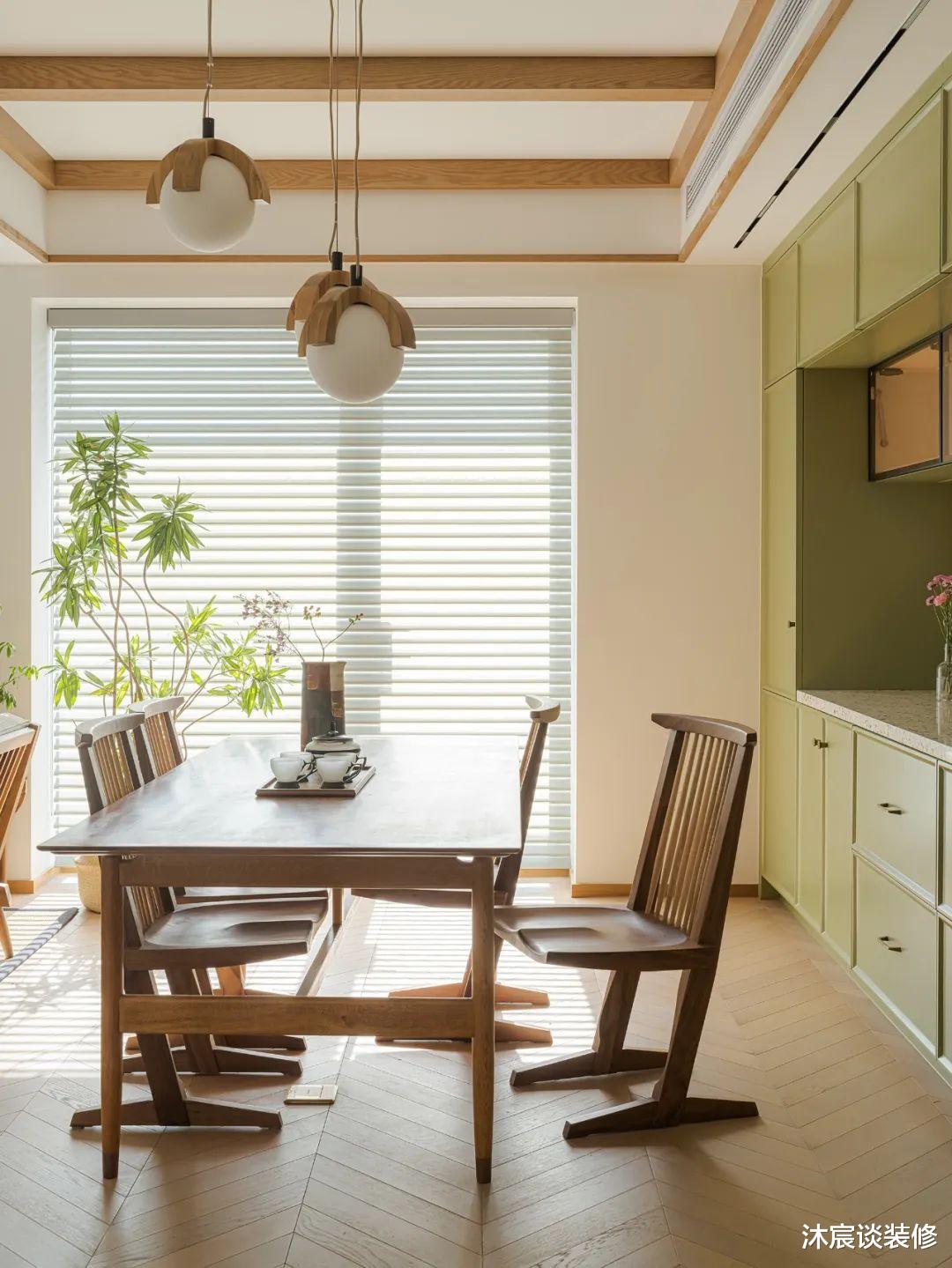 她花50W把150㎡装修好,客厅改成“横厅”很通透,朋友个个说好看