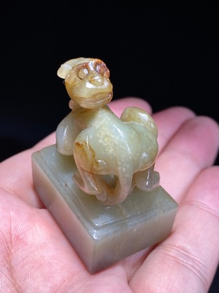 文玩|明 和田玉籽料 玉浸色 瑞兽 兽钮 印章 摆件 把件