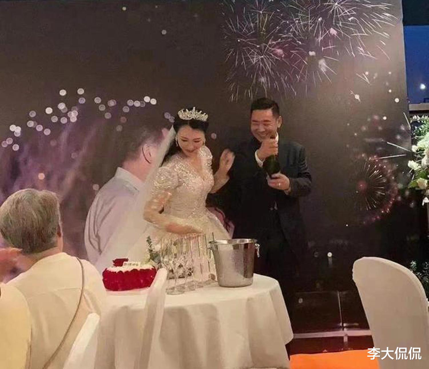 宾利姐是珠海企业家?曾是海归女走红毯,网友:张书记是吃软饭的