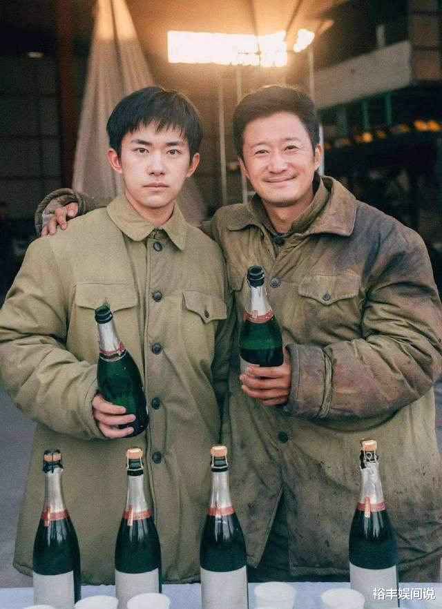 刘浩存|港媒曝刘浩存被踢出新片！谷爱凌获网友力挺，搭档易烊千玺破百亿