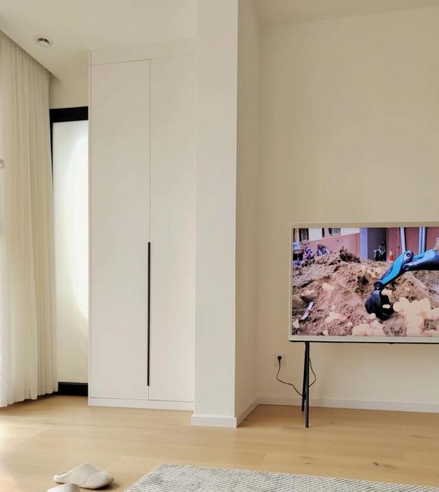 走进她家,才知道什么叫作有孩子的家庭,130新家“空无一物”