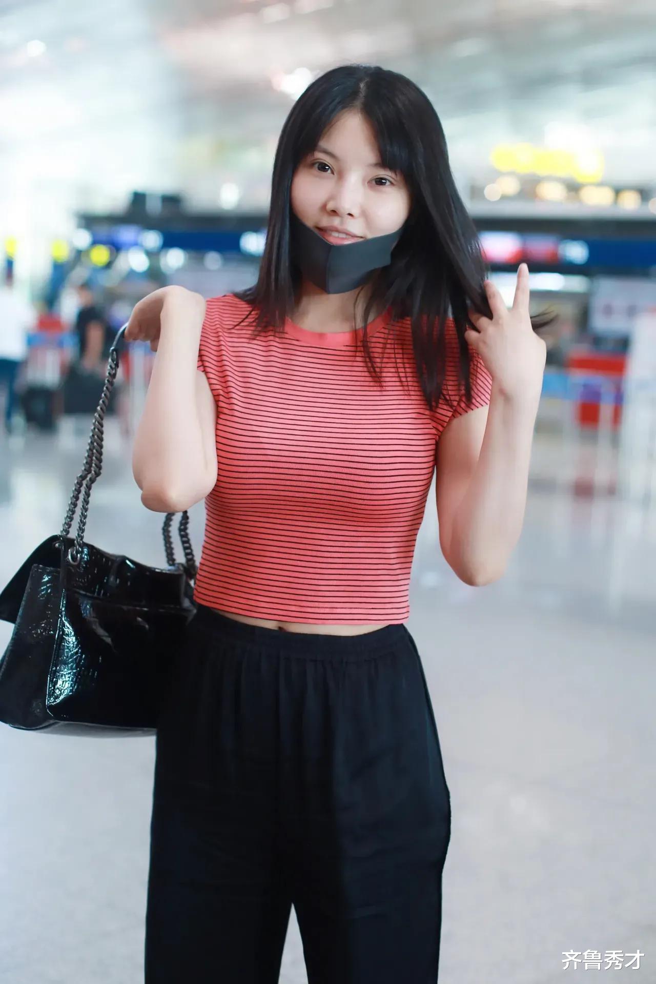 徐冬冬|“大嫂”徐冬冬换造型留刘海,一下子变身成小妹妹了