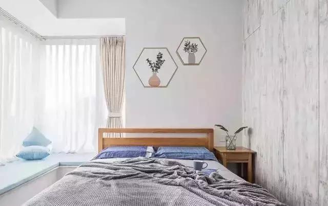 如果卧室连一张1.5米床都放不下，那请看看这份小卧室装修攻略