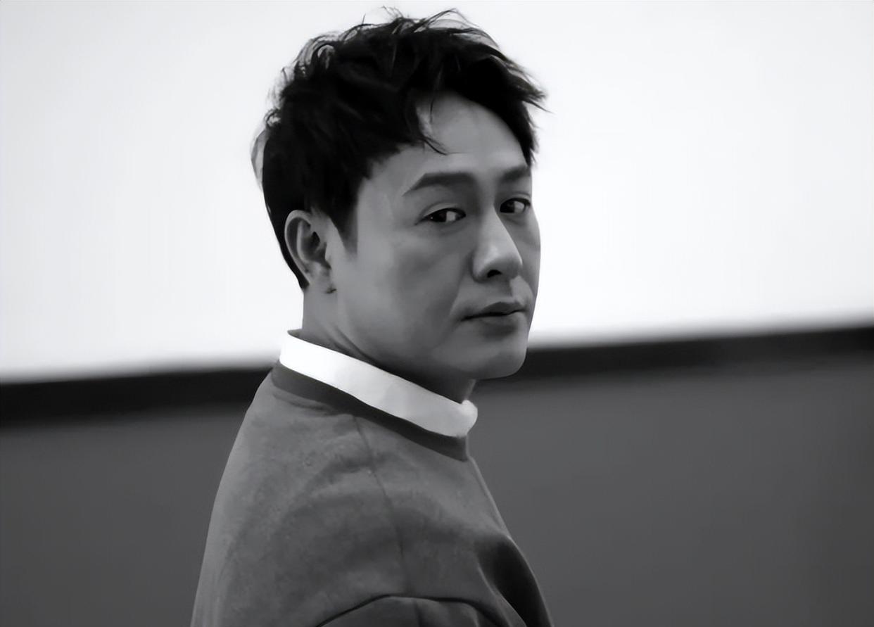 张颂文|张颂文凭《狂飙》再次走红，实力演绎人狠话不多，真实学历不简单