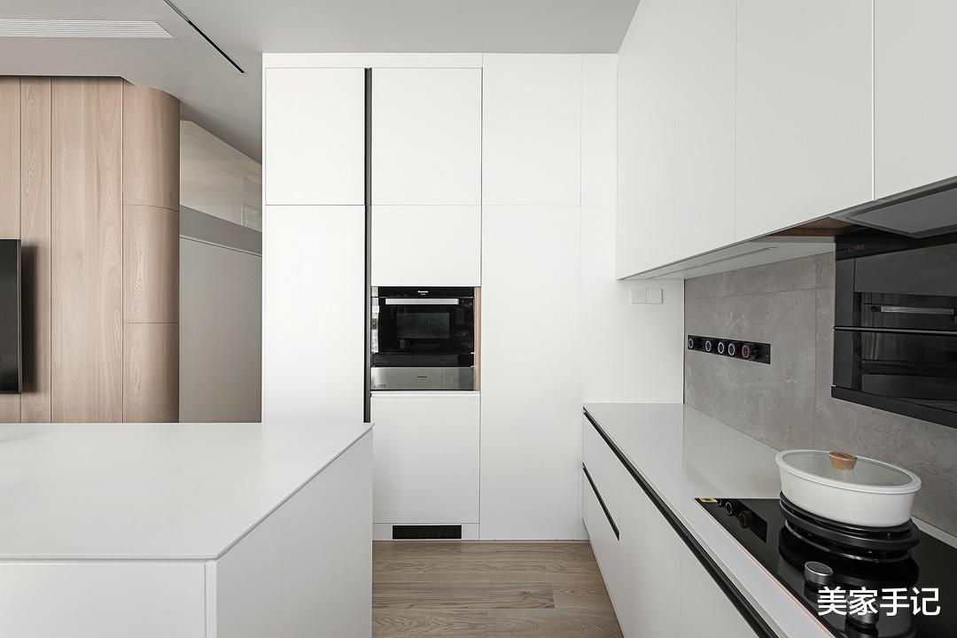 上海一家三口的新房，坚持客厅不买沙发、茶几，入住反而实用顺心