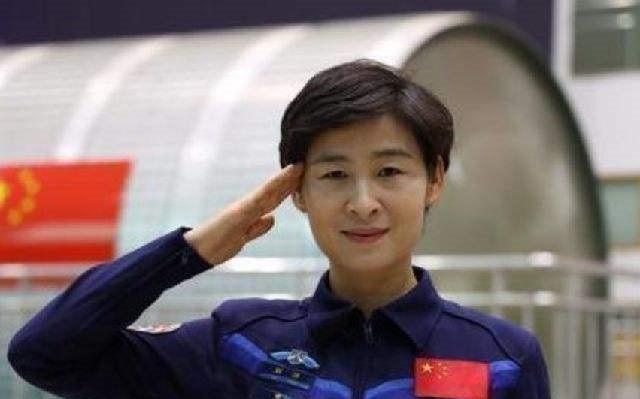 女航天员刘洋再次登上太空,丈夫露面了,两人站一起太般配