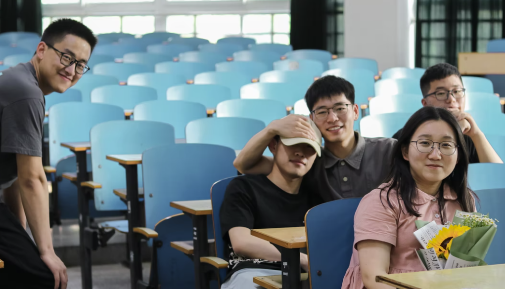 房价|人口总趋势下降，房市热度为何不降？开发商大拆大建，未来卖谁