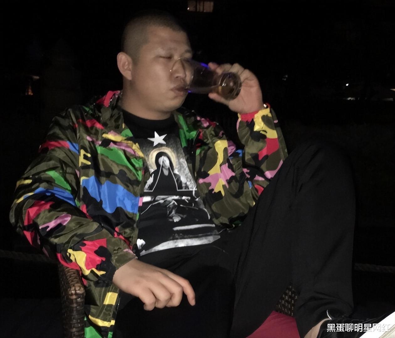 井元林|公司女艺人上演“争宠戏”,网红二驴当场急眼,直言有意退居幕后