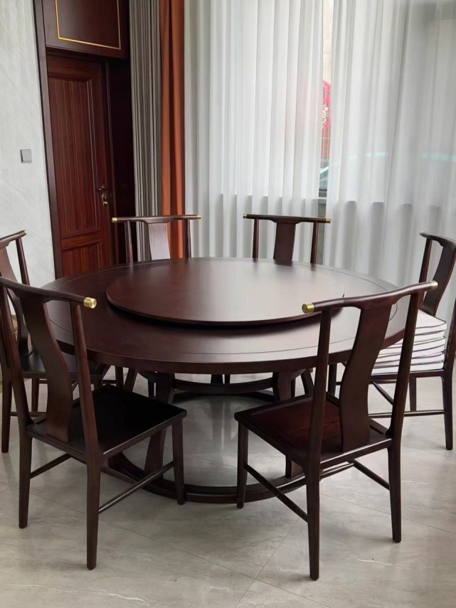 新中式以现代手法重塑古典魅力,展现复古典雅之美