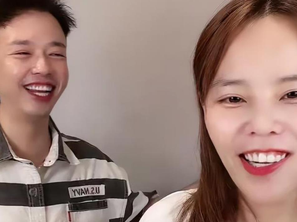 姚策|尴尬！熊磊母亲晒出姚策生前童年照片，喊话对方节日快乐遭嘲讽