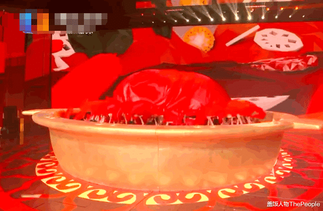 春晚|多位川渝艺人登川渝春晚：刘晓庆医美痕迹明显，张杰独唱谢娜缺席