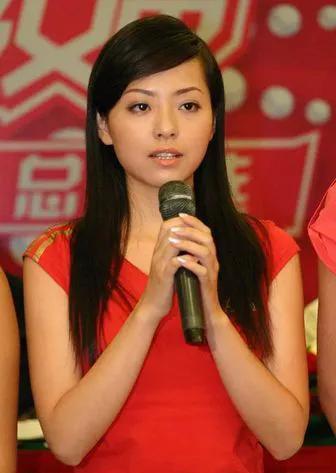 张靓颖|张靓颖的狗血情史：18岁遇见37岁的冯轲，在一起16年从未看清对方