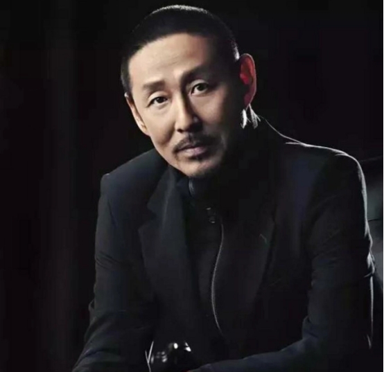 陈道明|67岁陈道明近照大变样！眼神疲惫头发花白，满脸黑斑老态尽显