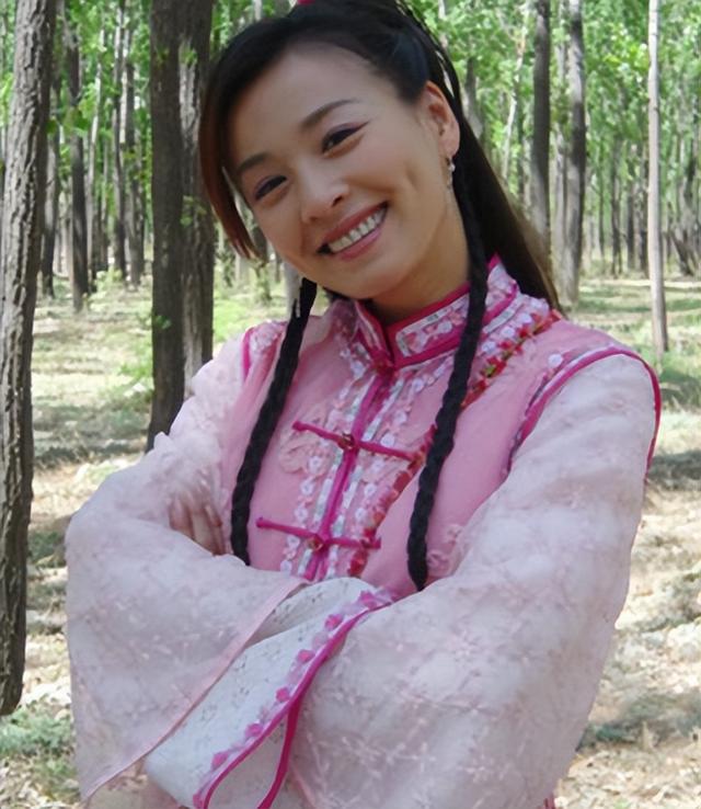 张庭|“酒窝女神”张庭出生在农村,走到如今这一步,学历背景不一般