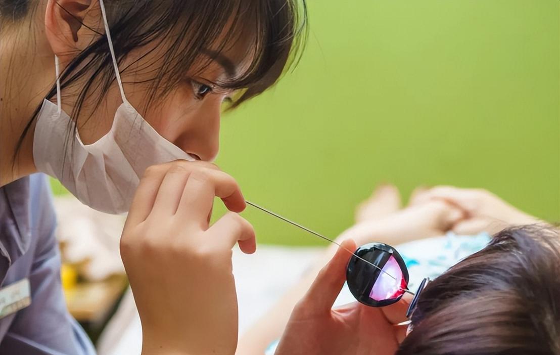 按摩|“采耳”还是“采花”？采耳行业隐藏内幕被揭开