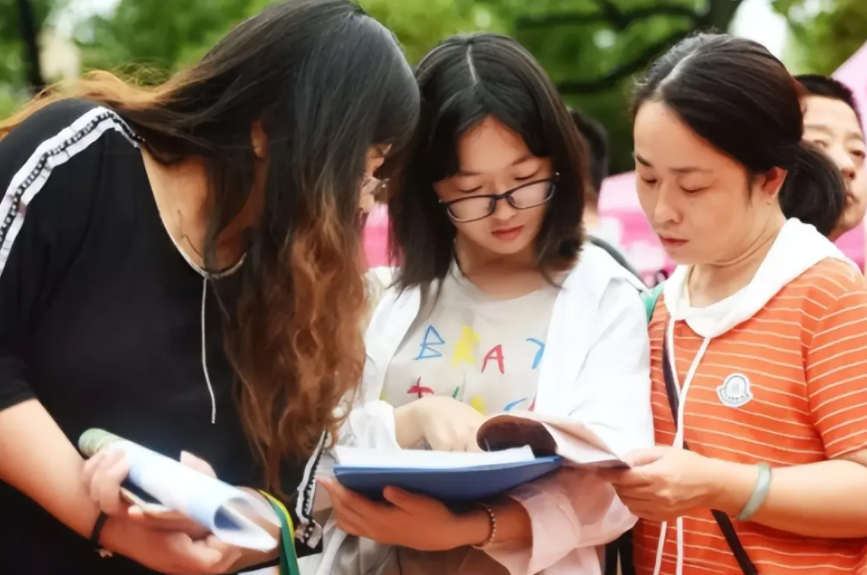 求职|“竞争者100多位”，985硕士应聘大专院校岗位被淘汰，理由很奇葩