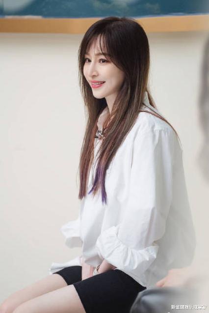 王心凌|40岁王心凌和38岁杨丞琳聚会，比剪刀手嘟嘴合影，甜妹真的永不老