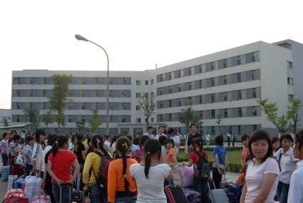 上海市|暑假工走了企业出现用工荒，招工扎堆应聘者很少，老板要们要哭了