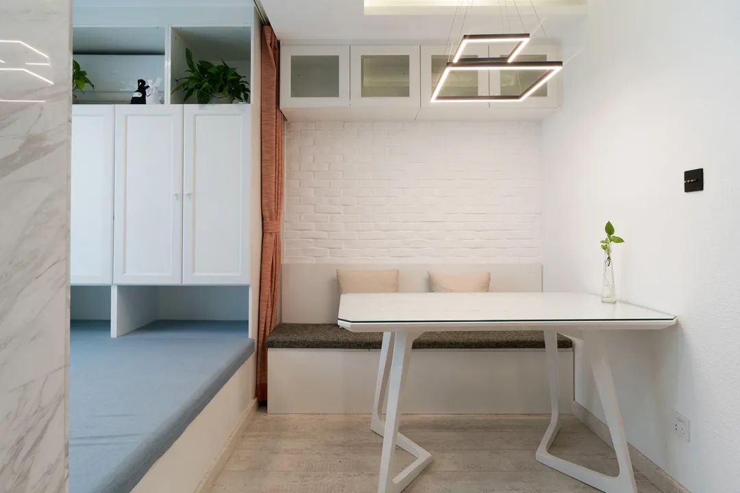 晒晒13万装修的55平小户型,这弧形电视墙,很多人就没见过