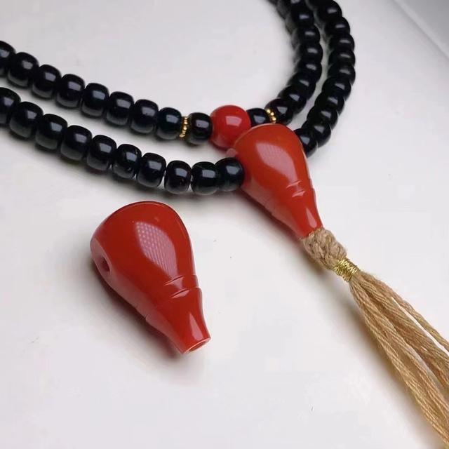 文玩|文玩世界的红与绿，是你审美空间的艳与俗，燥得慌是为何？