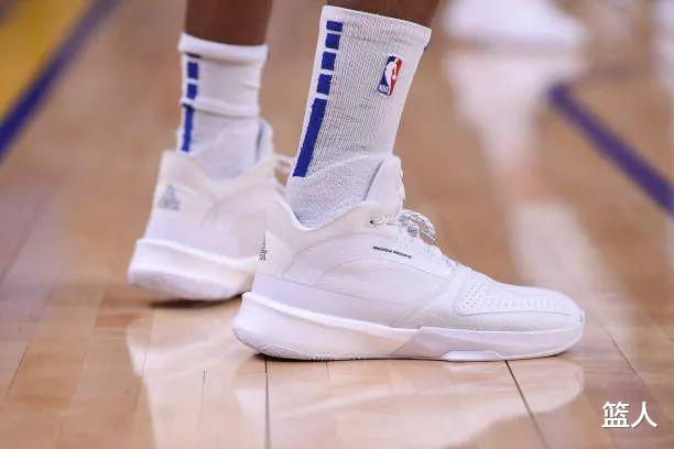 罗斯|NBA球员上脚：罗斯穿Yeezy洞洞鞋，安踏和匹克的球鞋都有！