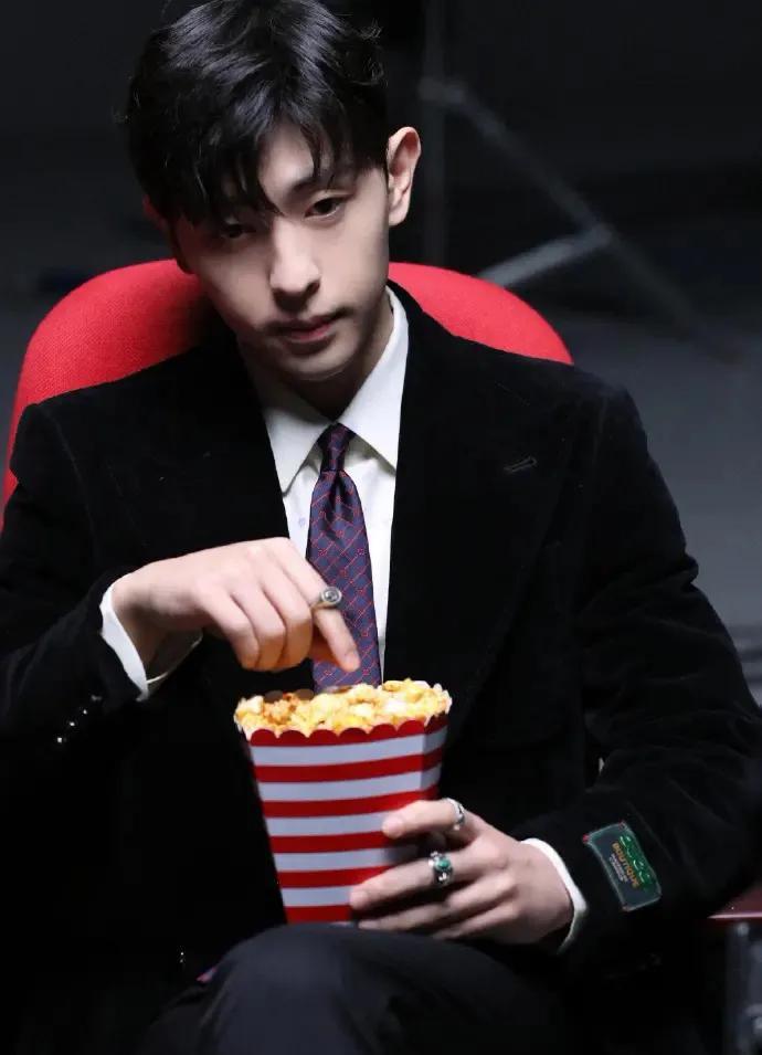 张若昀|邓伦翻车,撕开了娱乐圈的遮羞布