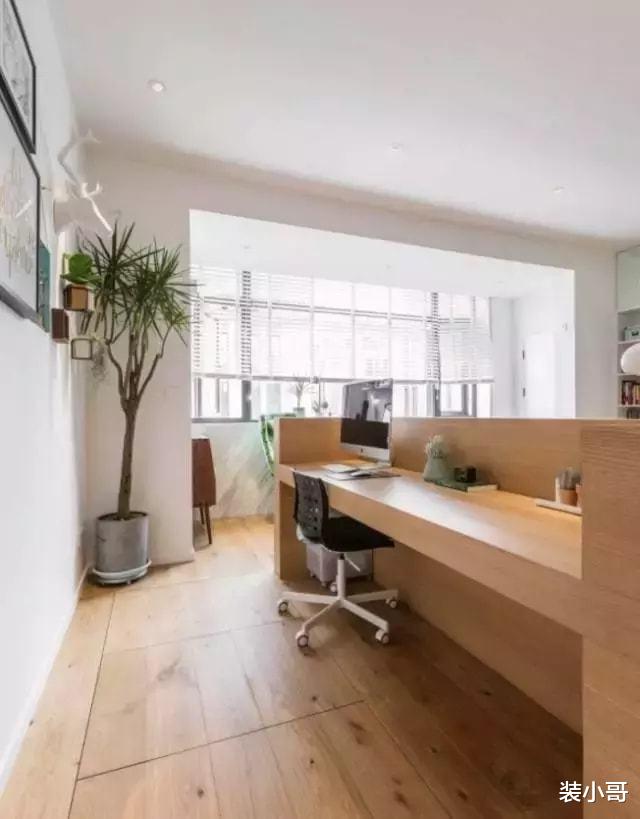 沙发别再靠墙放了,真的很落伍!空出一点位置,时尚又实用