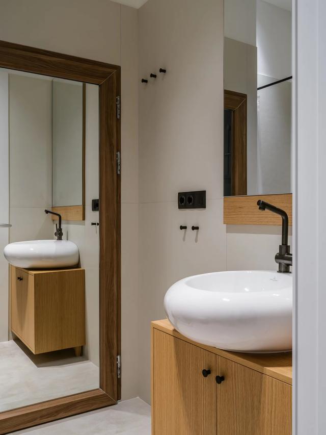 64㎡的家,大落地窗,白色原木营造轻盈氛围,温柔舒适很治愈