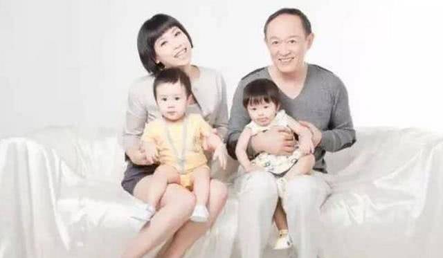 金士杰|老戏骨扬言不娶，53岁却娶小25岁学生，如今花甲之年才当爸爸